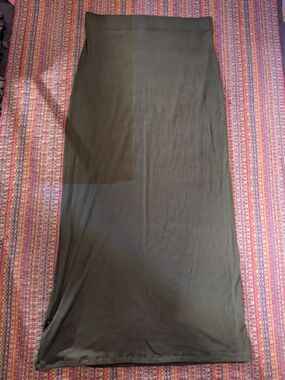 REMA Aparellel Olive Green Ribbed Maxi Skirt